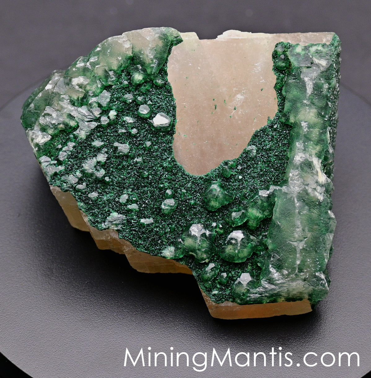 Malachite on Calcite